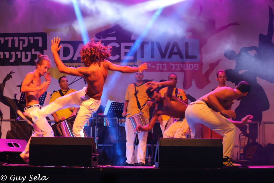 מופע קפואירה - להקת אנס דאנס - רקדני קפואירה ברזילאיים